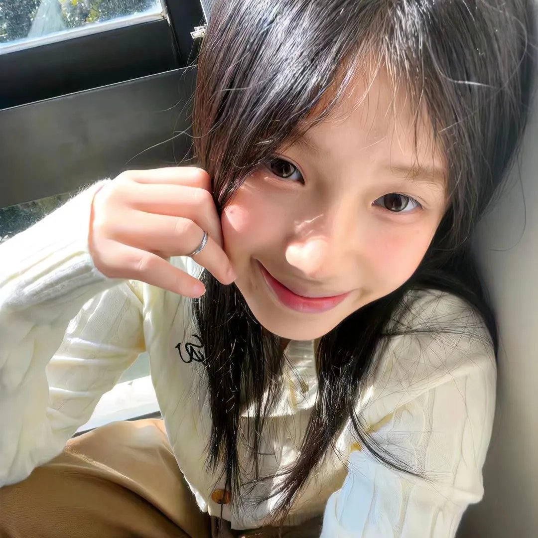 卷帘待得月华生